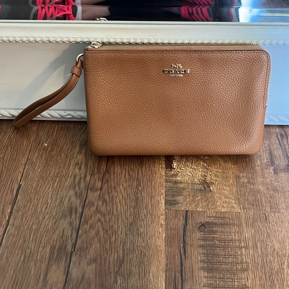 Coach light brown clutch